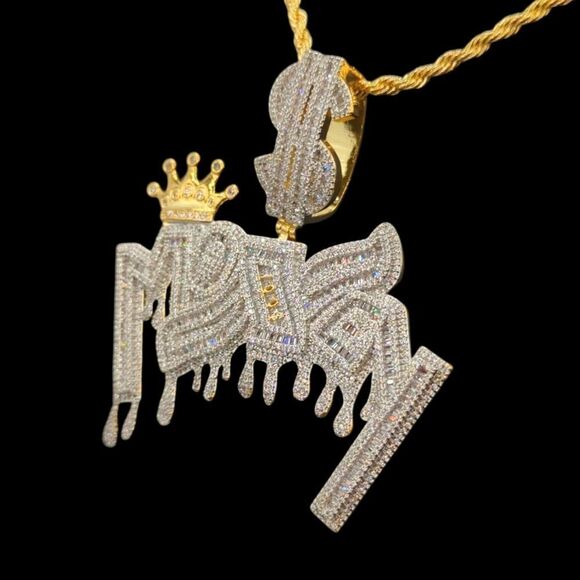 14K Bi-Color Finish Crown Money - Free 24" x 3mm Rope Chain. - Picture 3 of 8